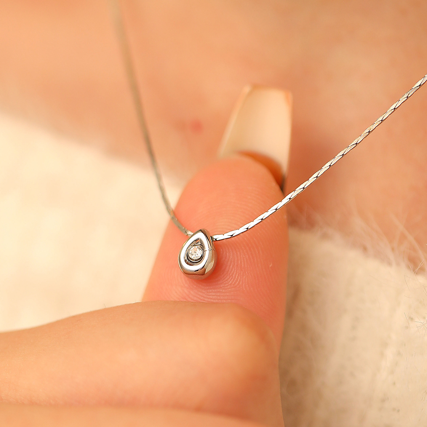 Pearl Trim Chain - Collana Semplice ed Elegante con Piccolo