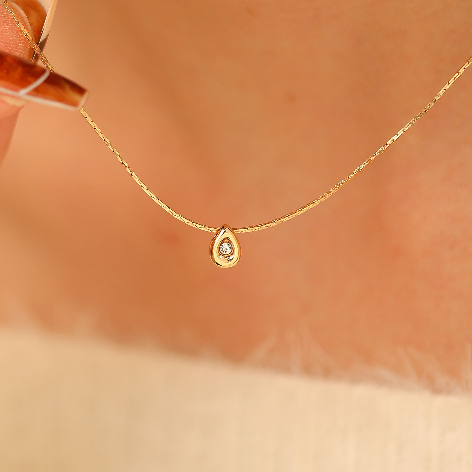 Collana Semplice ed Elegante c - Pearl Trim Chain recensione e prezzo