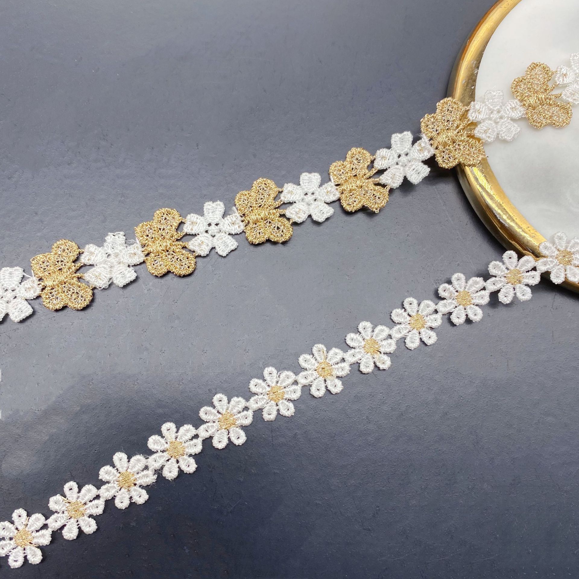 Ricamo cavo bicolore piccola m - Lace Ribbon Trim recensione e prezzo