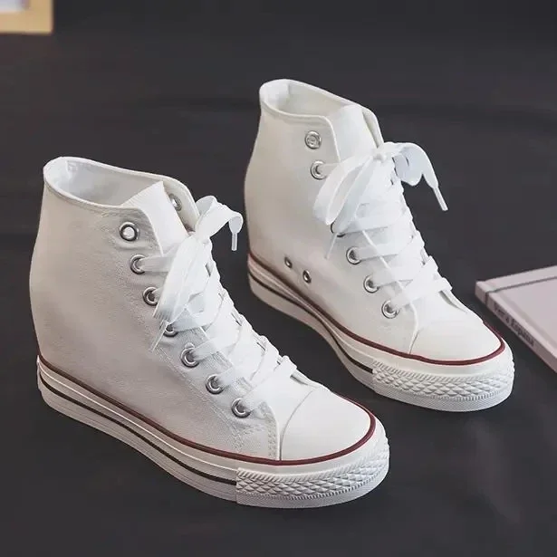 Scarpe di tela alte con platea - Guipure Lace Panel recensione e prezzo