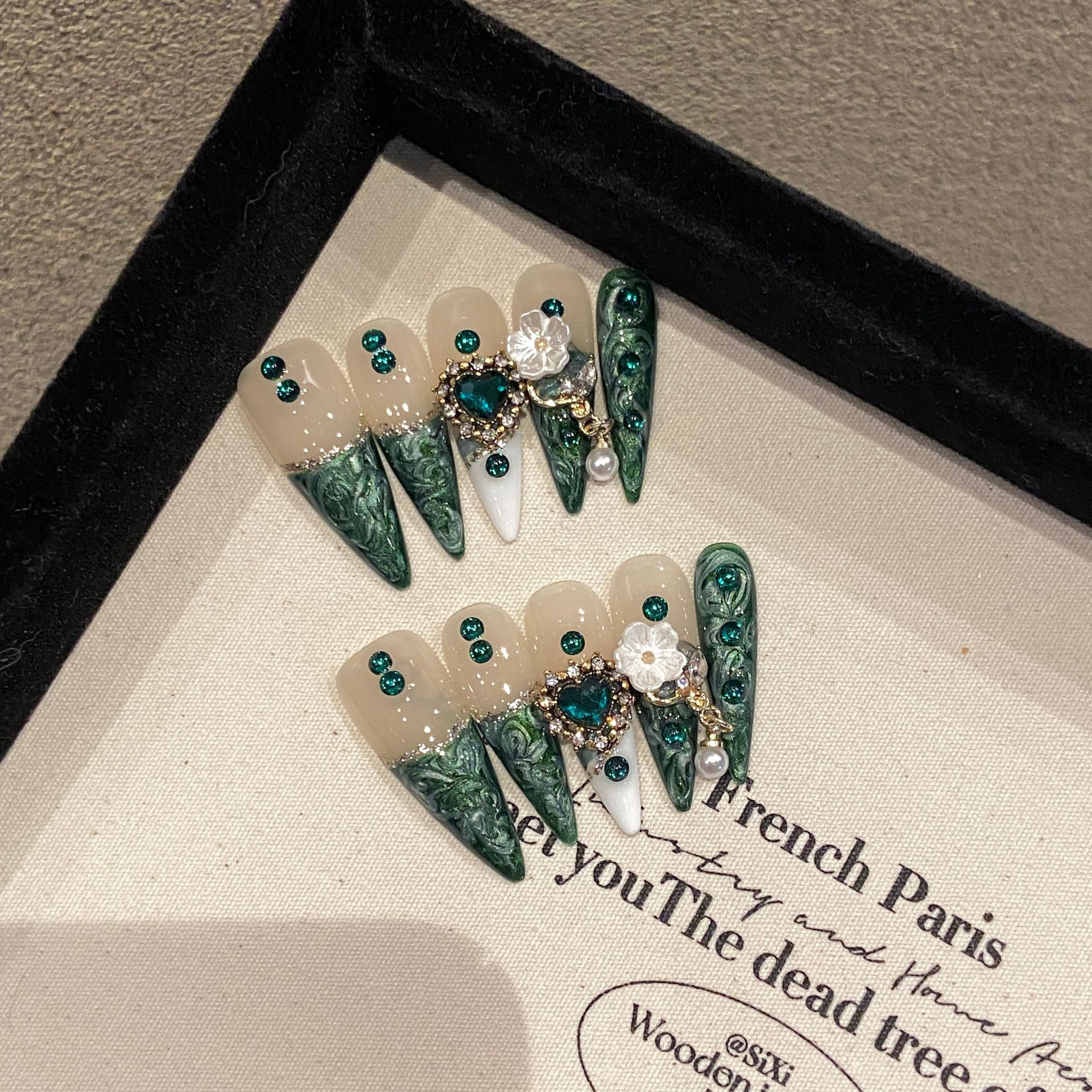 10 pezzi fatti a mano eleganti - Embroidery Embellishments recensione e prezzo