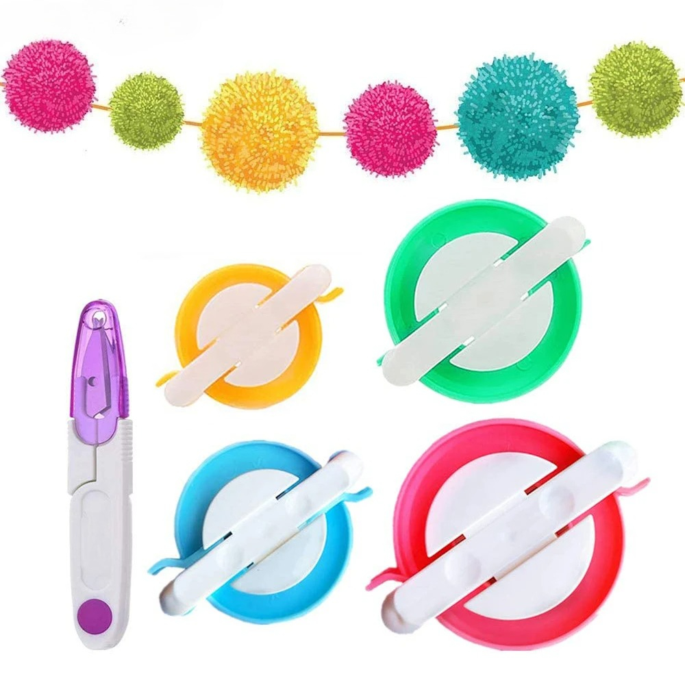 Kit per pom pom pom in 4 dimen - Pom Pom Maker Tool recensione e prezzo