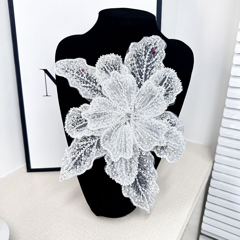 Applicazione di Colletto con F - Applique Patch Flower recensione e prezzo