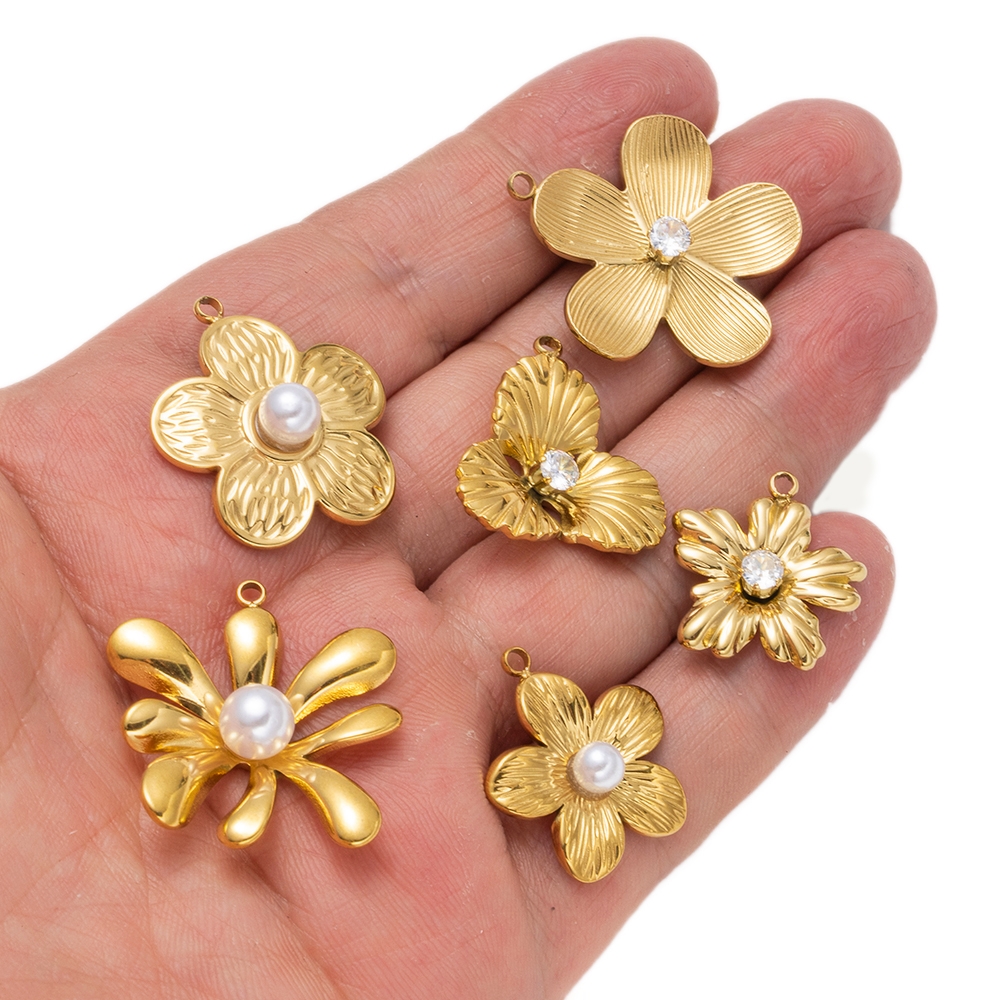 5 ciondoli a forma di fiore in - Embellishment Crafts recensione e prezzo